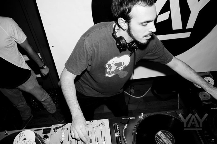 46327_412038038873751_191616247_n